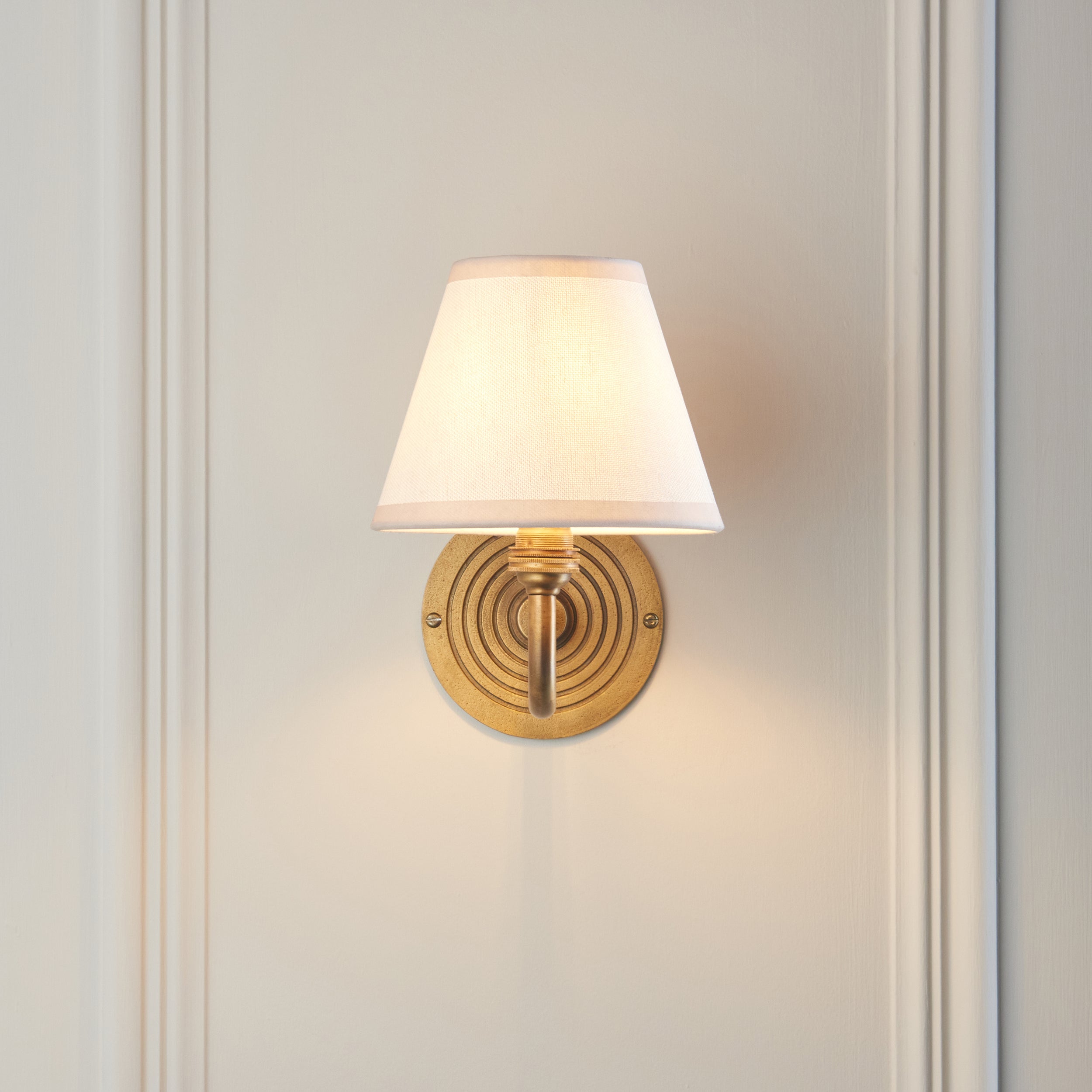 Ripple Curve Brass Wall Light & Vintage White Ikat 16cm Shade