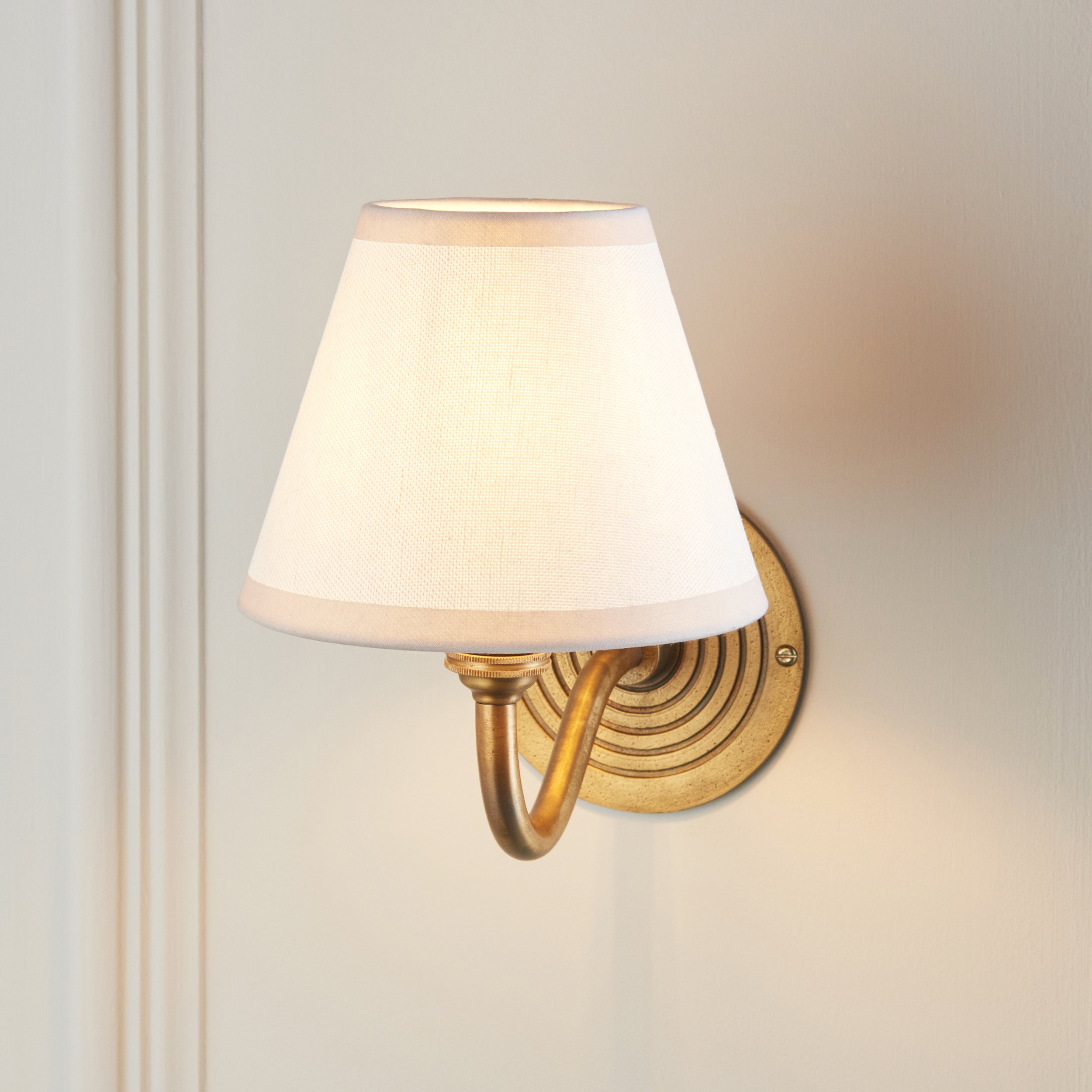 Ripple Curve Brass Wall Light & Vintage White Ikat 16cm Shade