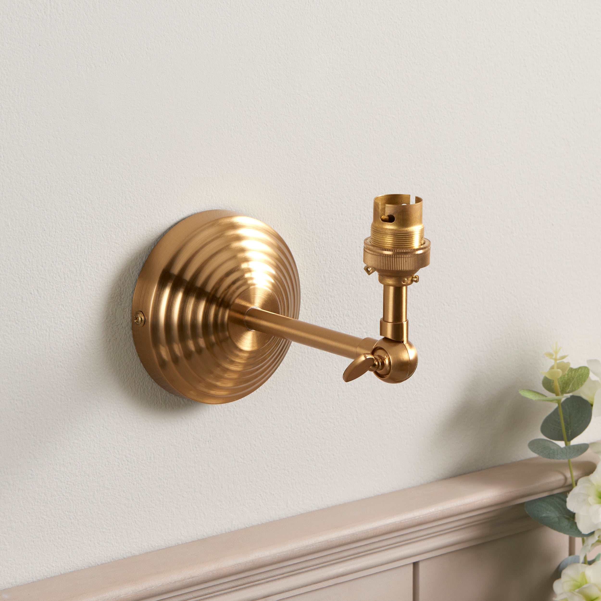 Obelisk Wing Brass Wall Light Fitting