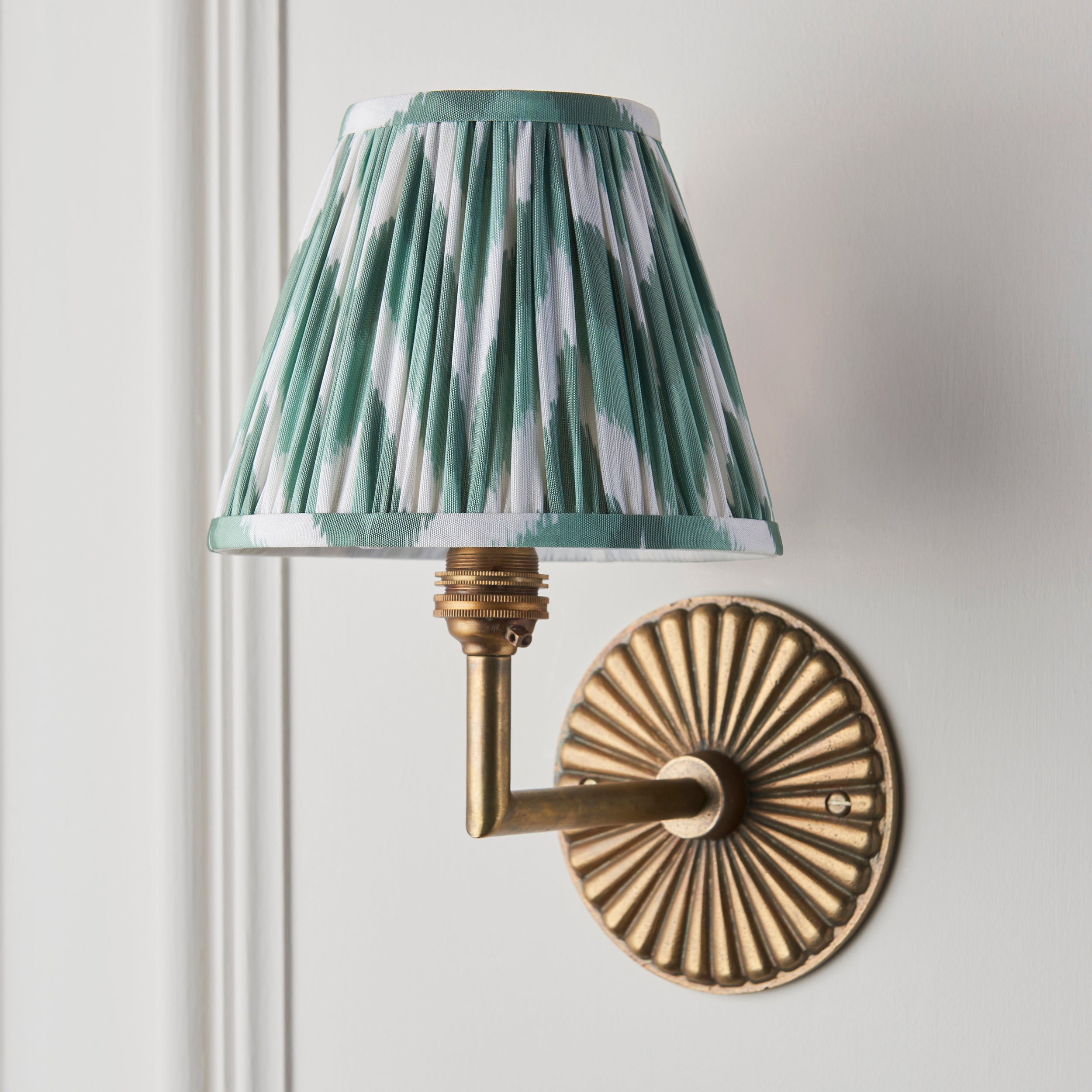 Dahlia Angle Brass Patina & Green Zigzag 16cm Shade