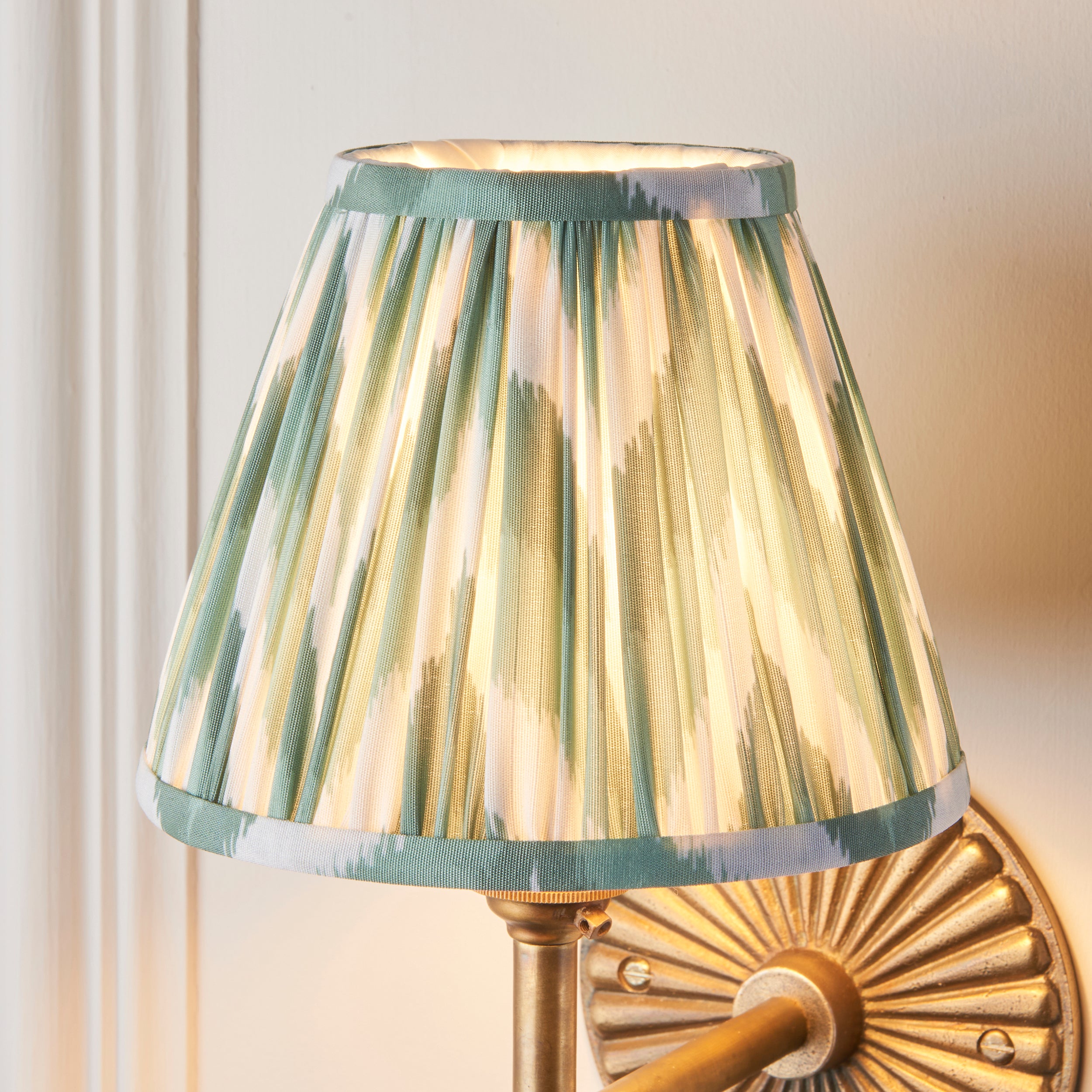 Dahlia Angle Brass Patina & Green Zigzag 16cm Shade