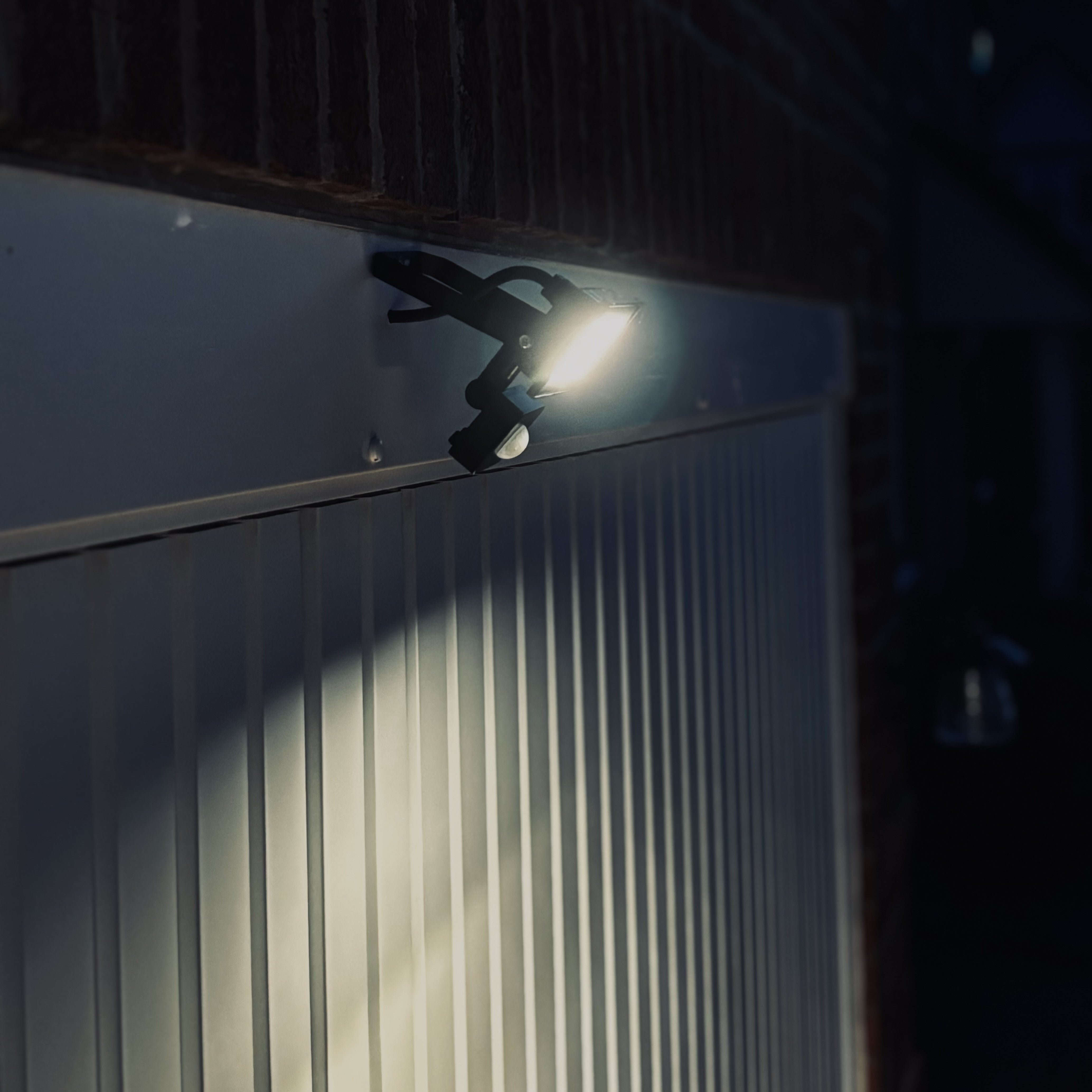 Lutec Halo 20W LED PIR Outdoor Floodlight – Black (IP44)