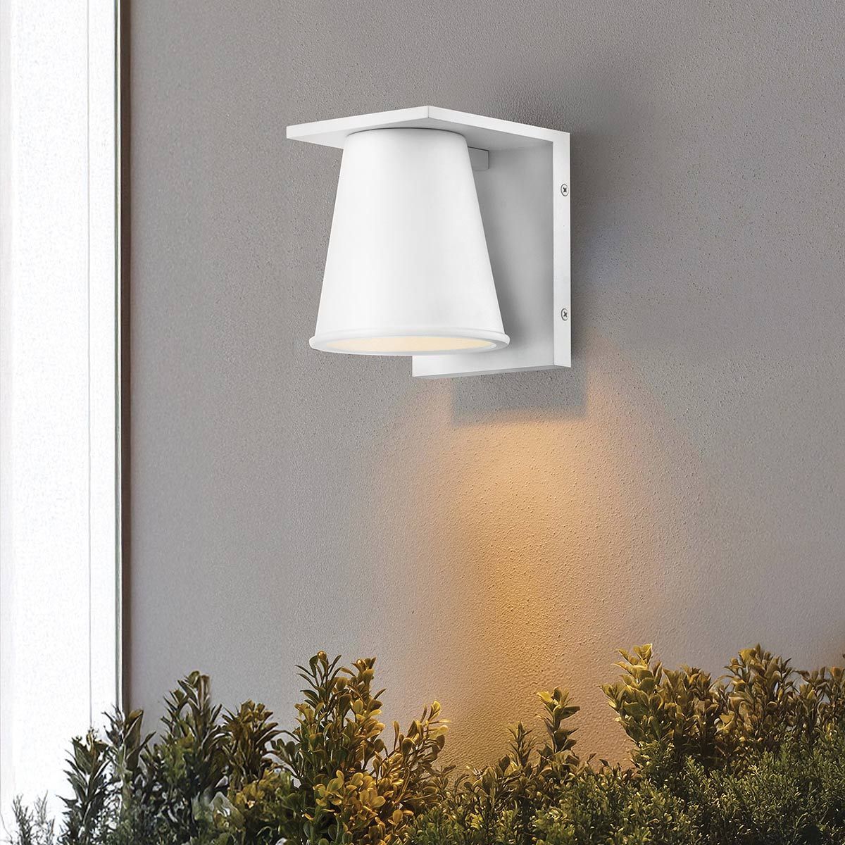 Hinkley Coastal Small White Outdoor Wall Lantern
