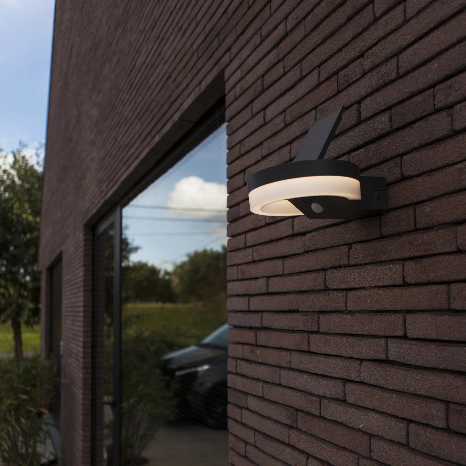 Lutec Runda PIR Outdoor LED Solar Wall Light - Dark Grey