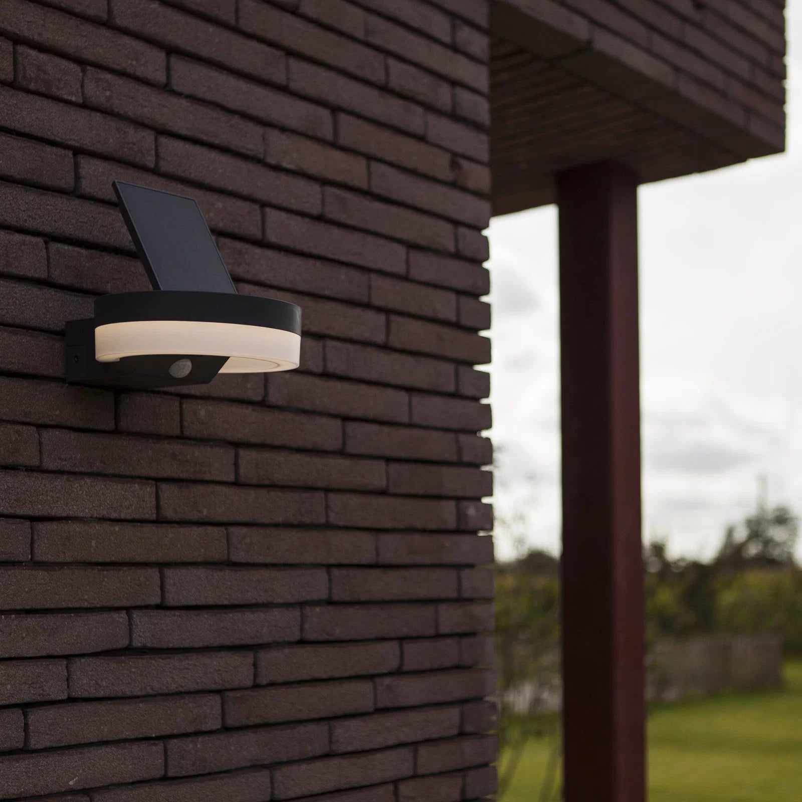 Lutec Runda PIR Outdoor LED Solar Wall Light - Dark Grey