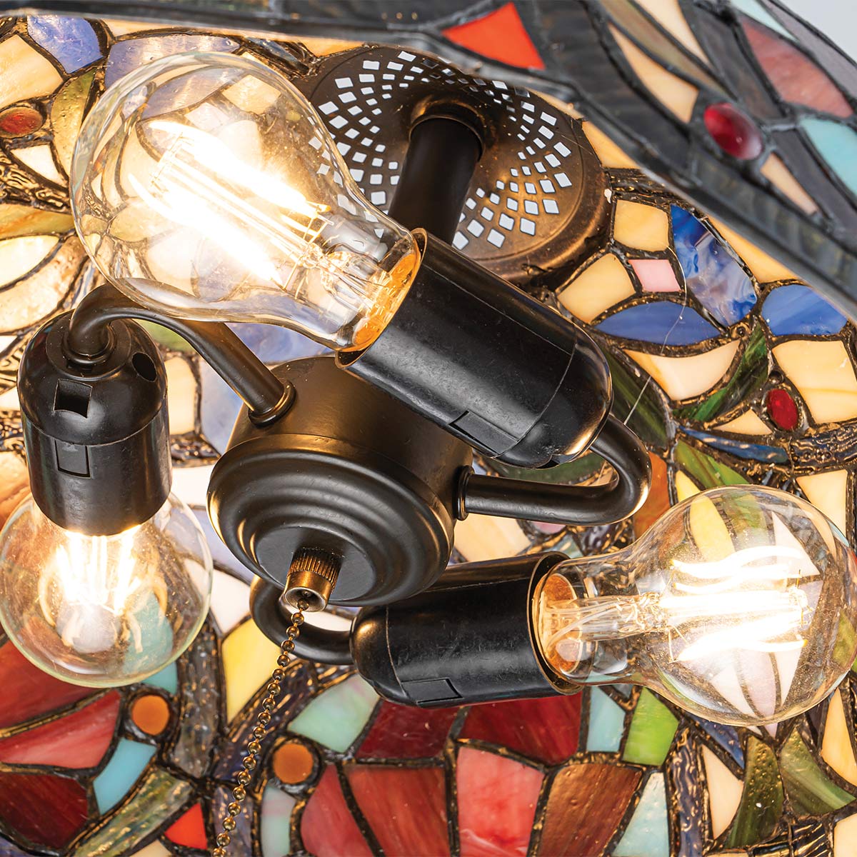 Quoizel Larissa Tiffany Ceiling Pendant Light — shade or glass detail