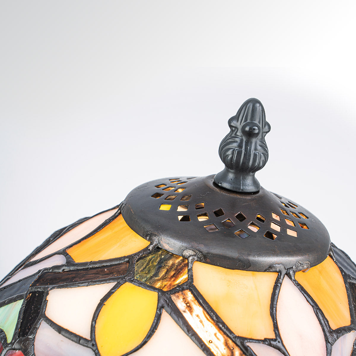 Quoizel Tiffany Larissa Bedside Table Lamp