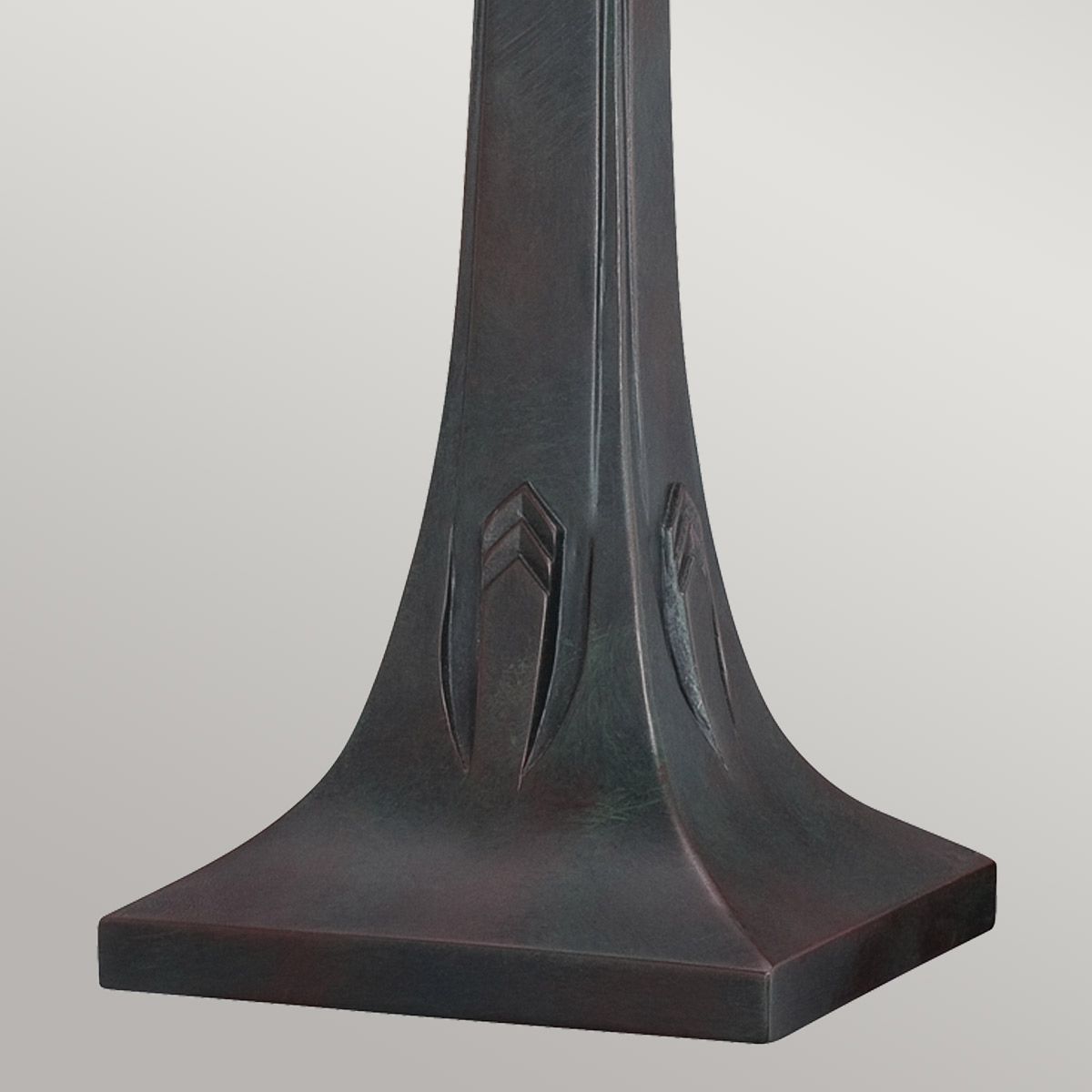 Quoizel Navajo Tiffany Table Lamp