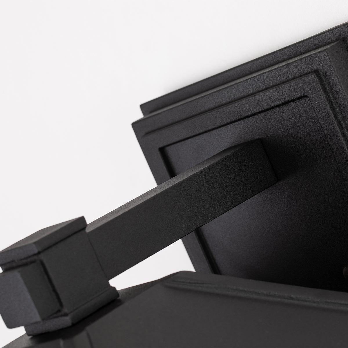 quoizel cedar point 1 light large outdoor wall lantern Detailed Close Up